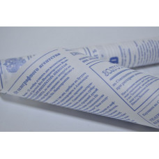 Бумага-крафт белая 70см*10м "Новости" синяя (8604)